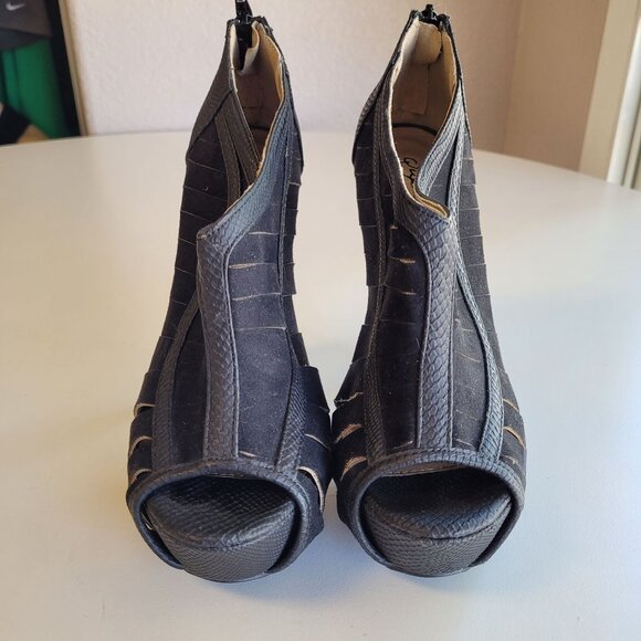 Qupid Peep Toe Bootie Heels Black Faux Leather Suede Women's Size 6.5 - Picture 4 of 7